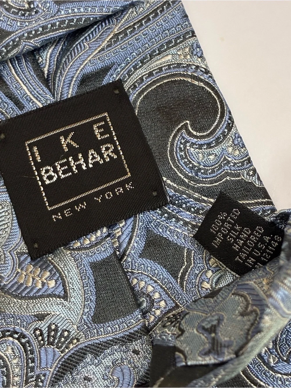 I K E Behar 100% Silk Necktie Paisley 58/3 3/4” Nice Condition